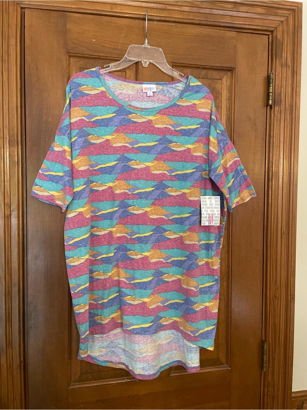 LuLaRoe Women’s Irma Multicolor Wave Scoop Neck Tee High-Lo Hem NWT Size Medium